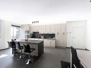 Dit gebouw is gelegen op de hoek van de Liersebaan en De Bergen (vlakbij restaurant Il Forno).INDELING APPARTEMENT 1E VERDInkomhalLeefruimte met open...