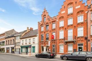 Pour plus d’informations ou pour planifier une visite, contactez Simon au +32 498 12 37 08 ou à l’adresse simon@vicusvastgoed.beCe bâtiment plein de...