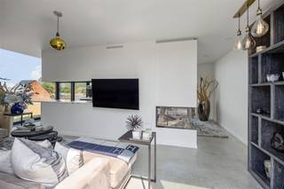 Op een uitstekende locatie in Hasselt bevindt zich dit exclusieve penthouse, waar comfort, klasse en verfijning samenkomen. Afgewerkt met...