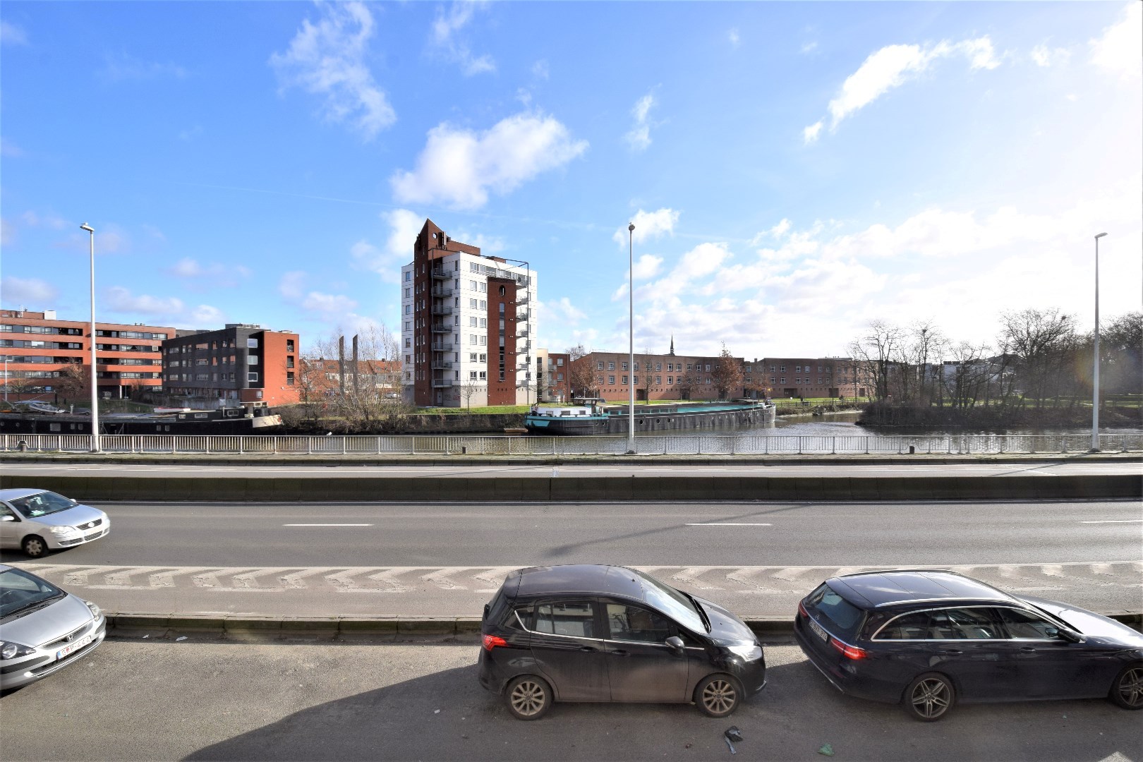 Twee slaapkamer appartement met dubbele autostaanplaats - foto 4