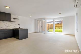 Instapklaar en energiezuinig appartement met tuin en uitweg in het hartje van Wevelgem Ben je op zoek naar een modern en energiezuinig appartement op...