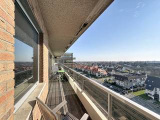 Studio spacieux avec coin nuit séparé à rénover, idéalement situé à quelques pas de la digue, de la rue commerçante et de la place Sint-Bernard...