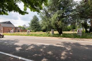 Deze bouwgrond van ca. 834,60 m² is gelegen te Brecht en georiënteerd op het zuiden.De bouwgrond geeft de kans voor een half-open bebouwing te...
