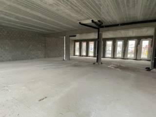 Superbe espace commercial de 360 m² à vendre le long de la Schaarbeeklei (N1) et avec visibilité, à 750 m à peine de la Woluwelaan (R22) qui,...