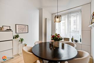 Op een uitstekende locatie te Mechelen bevindt zich deze recent gerenoveerde woning met 2 slaapkamers en gezellige stadstuin. Het bruisende...