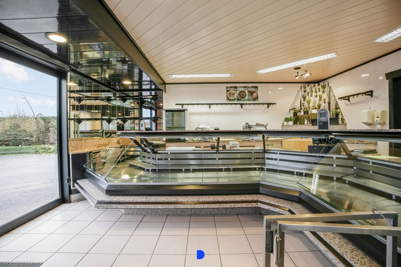 Handelspand met woonst op commerciële ligging. - foto 4