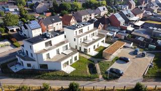 In woonproject Oriole vindt u dit mooi afgewerkte 3-slaapkamerappartement met een lichtrijke leefruimte, grote raampartijen en een...