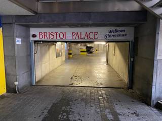 Een felbegeerde parkeerplaats in de drukke badstad gezocht? Wij bieden u de toegang aan tot het volledig afgesloten garagecomplex.Het betreft hier...