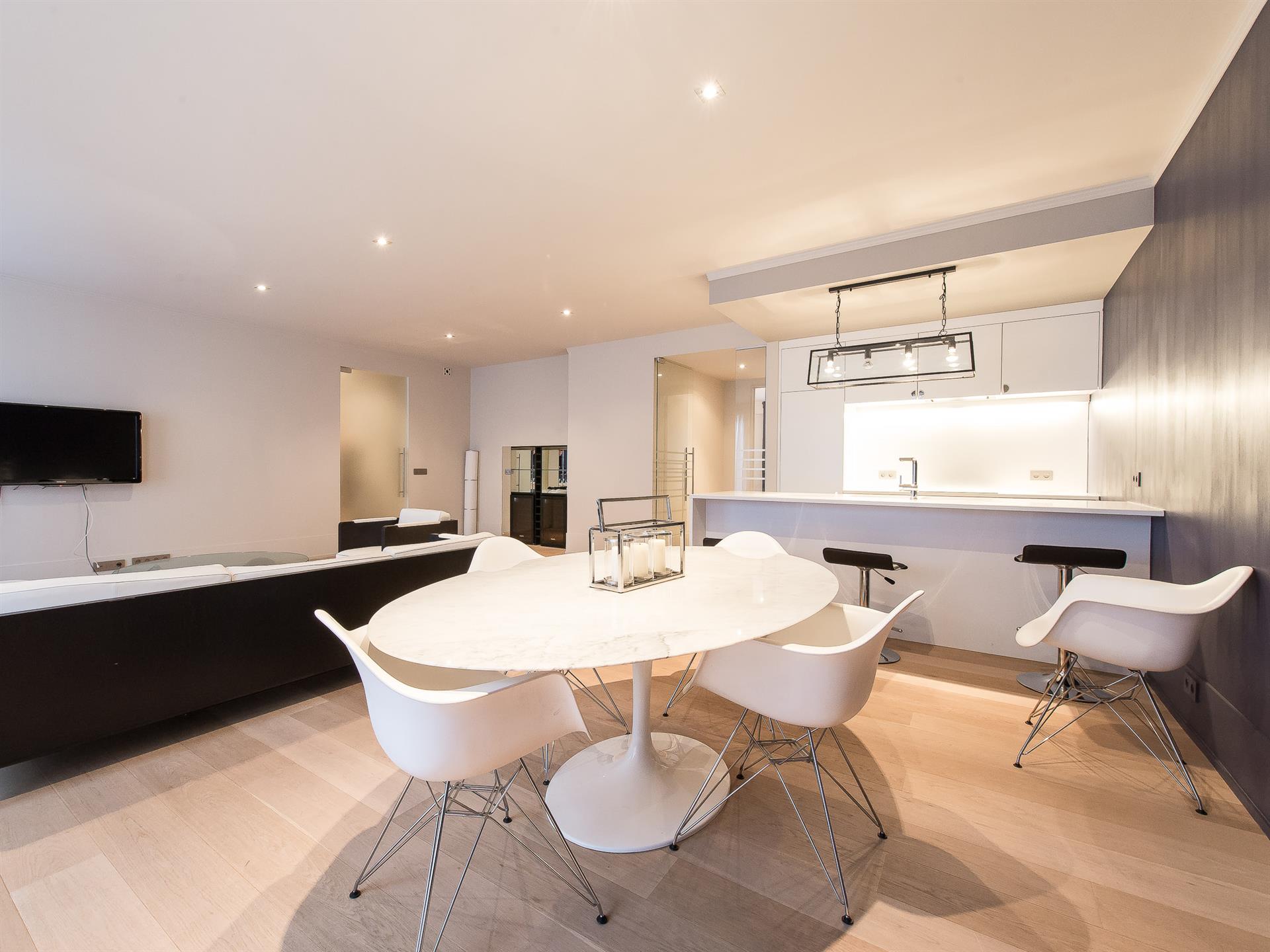 Apartment for sale in Ixelles with 3 bedrooms - photo 5