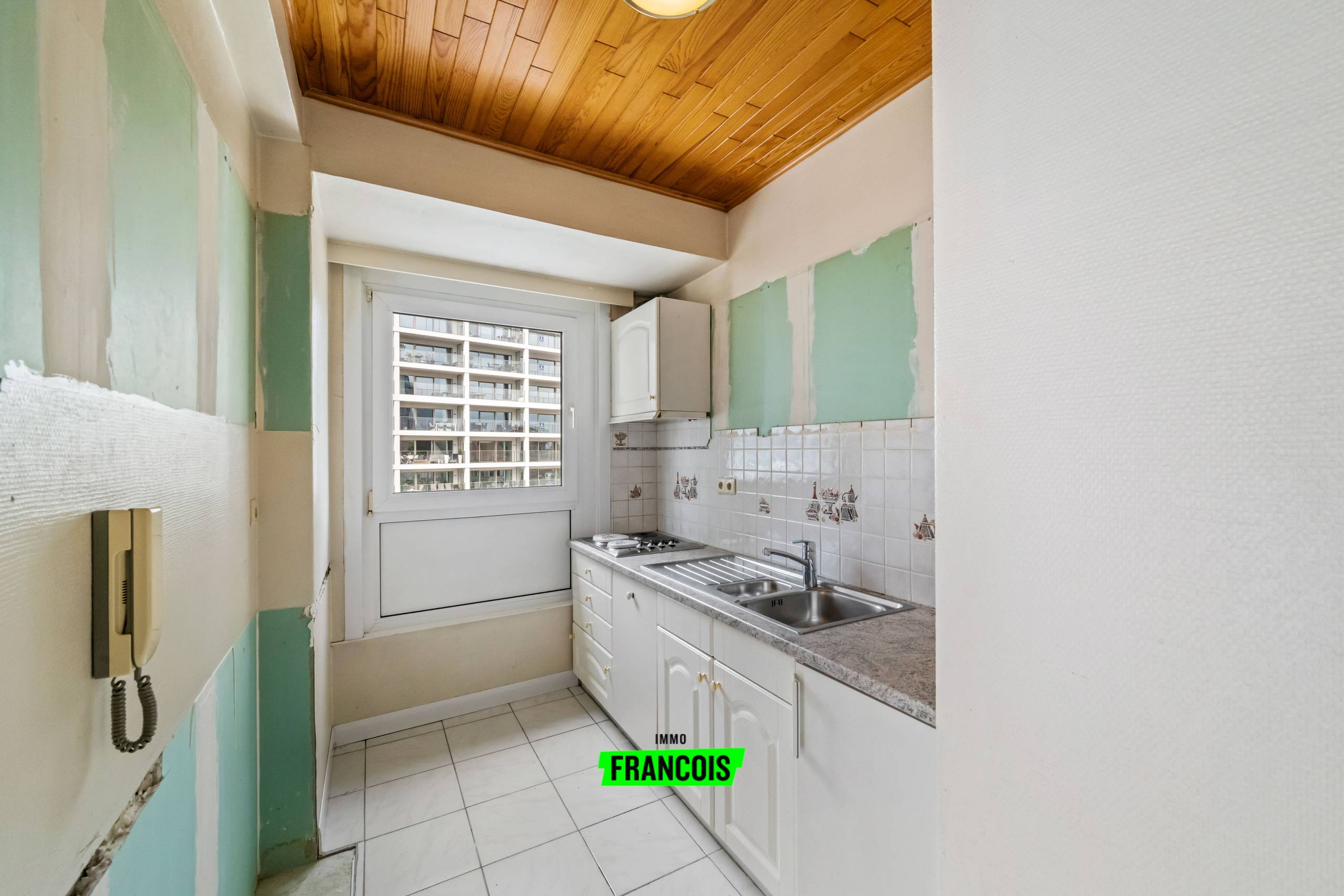 Ruim tweeslaapkamerappartement met veel lichtinval en inpandige garage nabij de zee te Oostende - foto 5