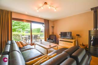 <p><span><strong>Charmante villa in Provence stijl met zicht op paardenweide – rust en ruimte in een doodlopend straatje!</strong></span></p><p><span><span> </span></span></p><p><span><span>Welkom in deze karaktervolle villa in typische Provence stijl, gelegen in een rustige, doodlopende straat – een oase van rust en privacy. Deze woning combineert mediterrane charme met hedendaags comfort en is ideaal voor wie op zoek is naar ruimte, gezelligheid en natuur.</span></span></p><p><span><span> </span></span></p><p><span><span>De lichtrijke leefruimte straalt warmte uit dankzij de stijlvolle houtkachel en het kwalitatieve parket. De leefruimte vloeit naadloos over in de recent vernieuwde, open en volledig ingerichte keuken, ideaal voor gezellige onderonsjes en culinaire creaties. Daarnaast is er een inpandige garage met directe toegang tot de woning, een aparte wasplaats en een ruime bergzolder – handig voor extra opslag of uitbreiding. De villa beschikt over 2 ruime slaapkamers, een kleinere kinderkamer, een bureauruimte perfect voor thuiswerk of hobby &amp; een badkamer met alle benodigdheden!</span></span></p><p><span><span> </span></span></p><p><span><span>Geniet van het buitenleven in de onderhoudsvriendelijke tuin met een vijver en een adembenemend zicht op een paardenweide. Hier kom je helemaal tot rust, omringd door groen en stilte.</span></span></p><p><span><span> </span></span></p><p><span><span>Laat je verleiden door de unieke sfeer van deze woning waar rust, natuur en comfort samenkomen. Contacteer ons voor een bezichtiging en ervaar het zelf!</span></span></p><p><span><span> </span></span></p><p><span><span>015 20 36 00 - </span></span><span><span><u>info@domoxim.be</u></span></span></p><p><span><span> </span></span></p><p><span><strong>domoXim. Waar dromen thuis komen!</strong></span></p><p><span><span> </span></span></p><p><span><span>Ook de waarde van je <u>eigen </u>woning kennen? Wij geven je graag advies.</span></span></p>