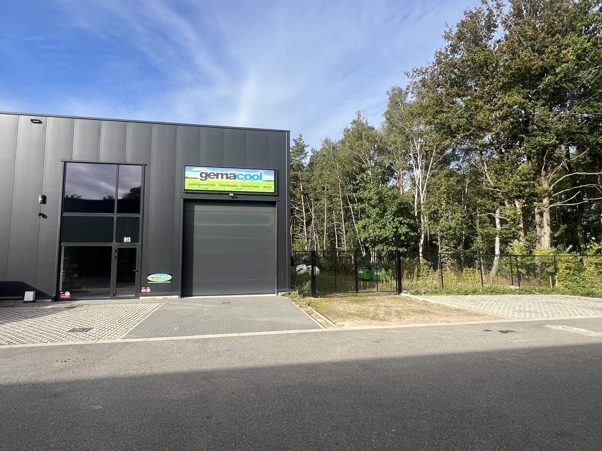 Nieuwbouw kmo-unit (220m²) met buitenterrein - foto 1