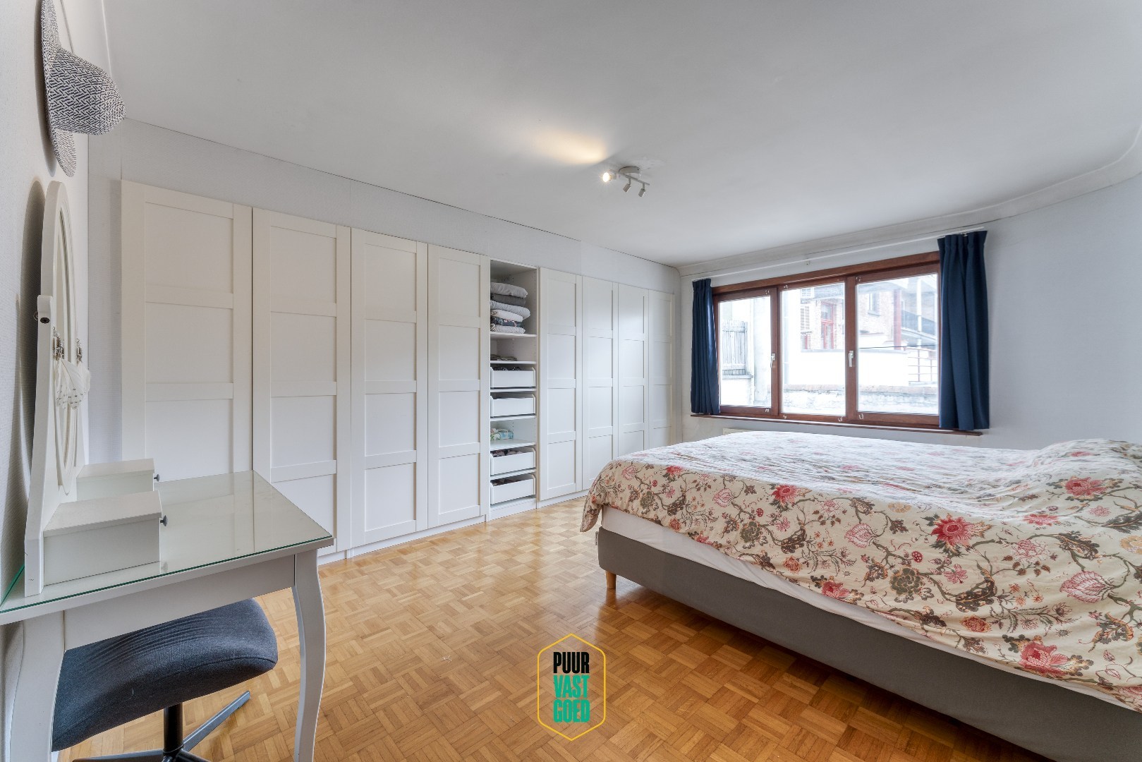Handelsruimte met achteruitgang en 2 appartementen! - foto 5