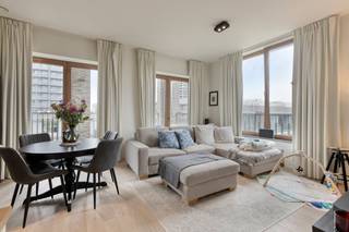 Dit ruime en moderne appartement van ca. 78 m² op de vierde verdieping, gelegen in het bruisende Nieuw Zuid te Antwerpen, biedt een...