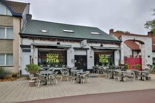 Handelshuis, ingericht als horecazaak te koop in het dorpscentrum!Pal in het centrum van Stabroek bevindt zich dit handelshuis met terras vooraan en...