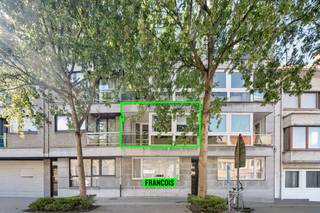 Op een gunstige locatie, nabij belangrijke invalswegen, bevindt zich dit instapklare appartement in een goed onderhouden residentie. Dankzij...