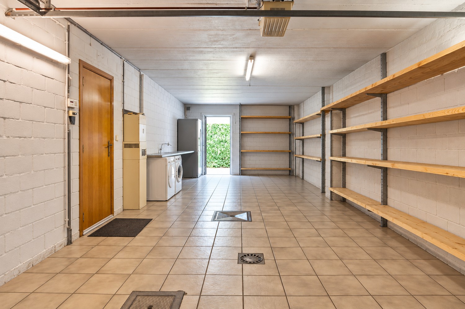 Instapklare woning met inpandige garage en grote tuin op een prima locatie in Kapelle-op-den-bos - foto 4