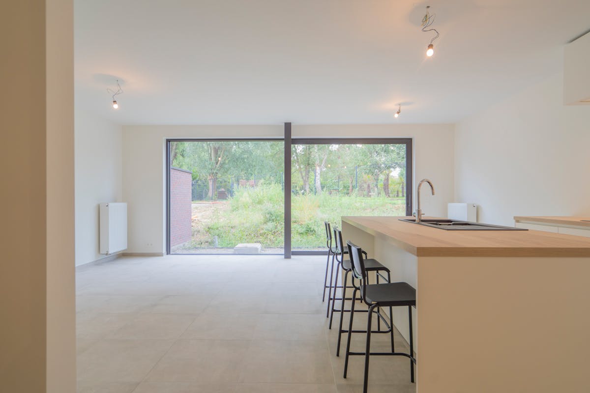 Recent house with 3 rooms and carport for rent in Marke - photo 3