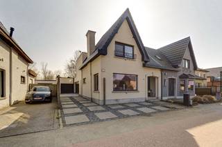 RUIME EPC A+ WONING MET GROTE TUINDeze woning verwelkomt u met grote woonzones die zorgen voor een open, aangename sfeer. Het hart van de woning...