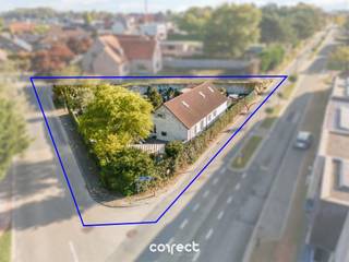 <p><span>Op te frissen woning met weiland.        </span></p><p><span> </span></p><p><span>STARTPRIJS: Elk bod boven deze startprijs, wordt voorgelegd aan de eigenaars, die al dan niet kunnen in gaan op dit aanbod.</span></p><p><span> </span></p><p><span>Vlakbij het centrum van Aartrijke vinden we deze vrijstaande woning, met bijhorend perceel weiland terug. Op wandelafstand van winkels, scholen, openbaar vervoer en op 10 min van op  afrit E403 (Torhout of Zedelgem).</span></p><p><span> </span></p><p><span>De woning kunnen we terugvinden op een perceel van 646 m² en heeft een renovatie ondergaan begin jaren 2000.</span></p><p><span> </span></p><p><span>Indeling als volgt: ruime oprit voor meerdere wagens, inkom, 2 wcs, uitgeruste keuken, woonkamer, badkamer met infraroodsauna / wasplaats en technische ruimte. </span></p><p><span> </span></p><p><span>Er is op het gelijkvloers nog een kleine praktijkruimte voorzien. Op het verdiep vinden we 2 slaapkamers terug en een berging. De woning vraagt een opfrissing maar kan tot een absoluut pareltje omgevormd worden.</span></p><p><span> </span></p><p><span>Bijkomende troef: Aan de overkant van de straat vinden we de toegang naar het stuk weiland van 4178 m² terug. Ideaal voor de dierenliefhebber of iemand met groene vingers!</span></p><p><span> </span></p><p><span>Kom de troeven van dit pand ontdekken en plan uw bezoek:</span></p><p><span> </span></p><p><span>Contacteer Emile:</span></p><p><span>0492 08 08 08</span></p><p><span>emile@correctvastgoed.be</span></p><p><span> </span></p><p><span>Sinds kort kunt u ook gebruik maken van onze online schattingstool: https://www.correctvastgoed.be/schatting</span></p>