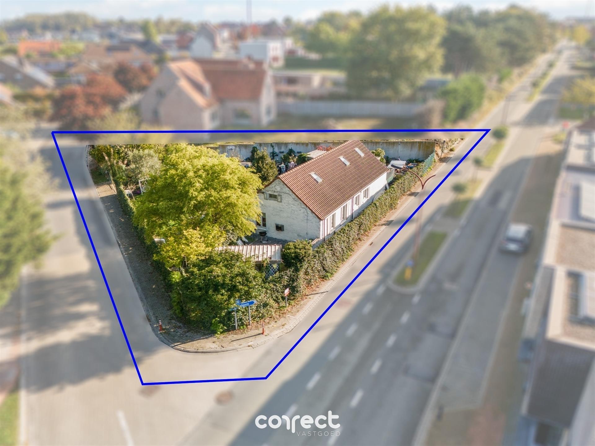 Centraal gelegen open bebouwing op ruim perceel en oprit. - foto 3