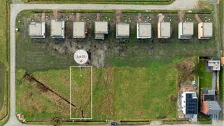 Aan Vogelsanck, een rustige en landelijk gelegen woonlocatie net buiten de dorpskern van Oostmalle biedt Danneels vier nieuwe bouwgronden te koop aan. <br /><br />Deze ruime villapercelen combineren een mooie straatbreedte met een aanzienlijke diepte, waardoor je hier volop kan genieten van een ruime, perfect zuidwest georiënteerde woning met ruime tuin. <br /><br />De percelen worden te koop aangeboden zonder bouwverplichting. Je kiest dus helemaal vrij met welke bouwpartner(s) je samenwerkt en wanneer je hier gaat bouwen.<br /><br />Hier woon je rustig in een landelijke omgeving maar zonder in te boeten aan bereikbaarheid. Je vindt alle nodige voorzieningen in de nabijheid en hebt een vlotte aansluiting naar de E19 en E34.  