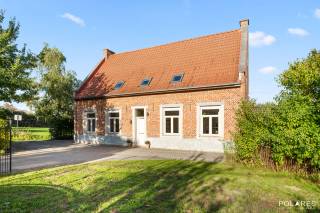 Charming country house featuring four rooms, playroom attic, cellar, carport with EV charging station, spacious terrace, and a lovely garden with a garden shed, situated on a plot of 12a 01ca in the heart of Binkom.<br /><br />Anyone dreaming of a historic farmhouse from 1785 where authentic character meets contemporary comfort will find their dream home here in the heart of Binkom. This fully renovated country house combines excellent energy efficiency with a 12a 01ca plot and a delightful, private outdoor space.<br /><br />The well-maintained entrance hall with guest toilet and cloakroom immediately invites you to explore further. You enter the spacious L-shaped living room, which is flooded with natural light and offers a tranquil view of the garden. Adjoining is the fully equipped kitchen with all conveniences, handily flanked by a large, practical storage and laundry room. Furthermore, the ground floor features a nicely decorated relaxation area that is perfectly suited as an office or fourth bedroom.<br /><br />Via the staircase, you reach the spacious, central night hall on the first floor, offering additional possibilities for an open workspace. Here you will find three comfortable bedrooms and a modern bathroom equipped with both a bathtub and a walk-in shower. The top floor houses a brilliantly finished playroom attic with a separate storage room, ideal for growing children. In addition, the property features an authentic vaulted cellar.<br /><br />A spacious 52m² terrace extends around the house, from where you can enjoy the lovely, well-kept garden in complete privacy. In the front garden, the large renovated bakehouse catches the eye, serving excellently as a workshop, practice room, or play area. The picture is complete thanks to the carport with an EV charging station and various parking spaces on private property.<br /><br />This property was completely renovated around 2012 and therefore offers plenty of modern comfort. This results in an energy-efficient home (label B - 158 kWh/m²/year); the electrical installation is compliant and the house is asbestos-safe.<br />Oil-fired central heating. Rainwater cistern and groundwater well present, as well as a water softener.<br />A modern home in an authentic, historic building. In absolute top condition and immediately ready to move into.<br /><br />Located in the centre of Binkom with a very easy connection to the centre of Lubbeek (3 km): shops, supermarket, school, childcare, restaurants, etc. are all easily accessible. Moreover, "Het Gouden Kruispunt" is approximately 5 minutes away.<br />There is also an excellent traffic connection to Leuven, Tienen, Aarschot, and Diest.<br />The E40 motorway access (Boutersem) or the approach to Aarschot is 15 minutes away.