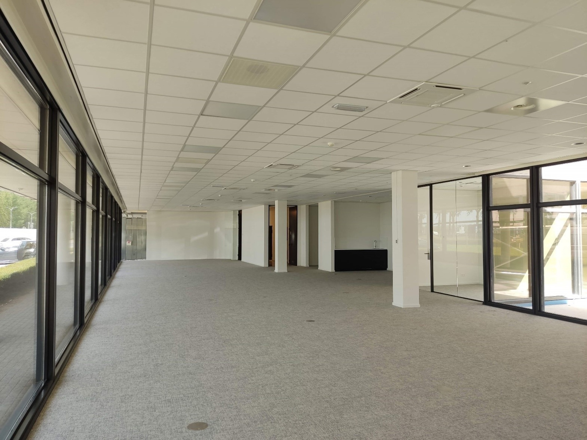 Commercial for rent in Beveren - photo 3