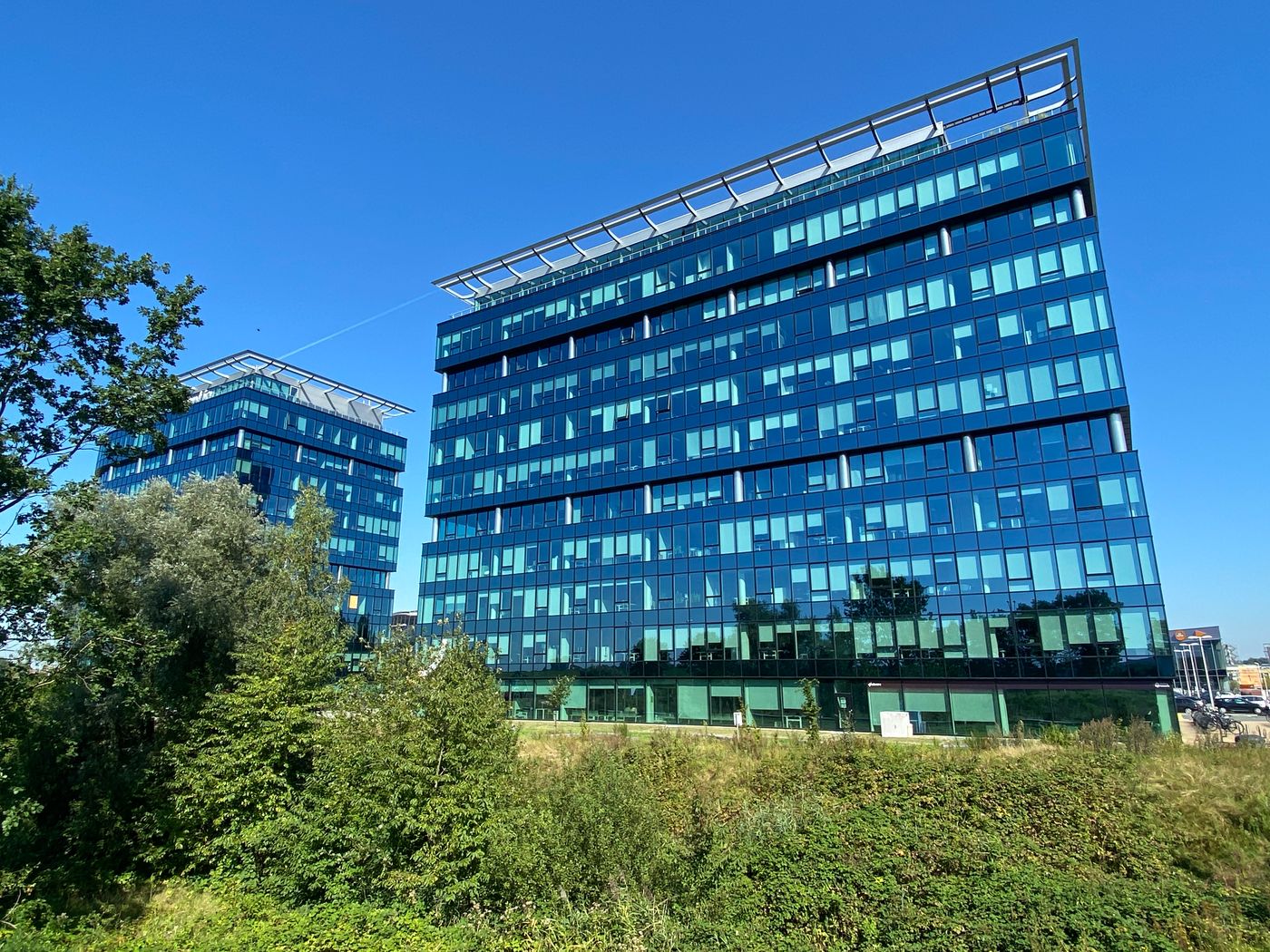 Bureaux haut de gamme de 625 m² à louer dans les Blue Towers - photo 2