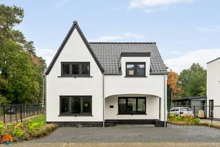 Op een goede locatie te Tremelo bevindt zich deze volledig gerenoveerde woning (2022) op een perceel van 683 m². U bevindt zich hier vlakbij...