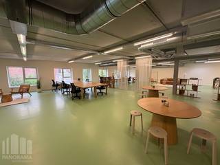 Bureaux neufs de 431 m² à vendre, idéalement situés, à proximité du centre ville de Gand, de la R40 et de la gare de Gand-Dampoort. Accès très facile par les transports en commun : la gare de Gand-Dampoort se trouve à seulement 1,2 km.<br /><br />Les bureaux prêts à l'emploi avec un style loft industriel sont situés au premier étage dans le "Boma Business Center" et sont équipés de panneaux solaires, pompe à chaleur, climatisation, éclairage, installations sanitaires, sécurité d'accès, ... Présence également d'un toit-terrasse commun et d'un espace vert extérieur avec possibilité de restauration. D'autres surfaces sont également possibles. Disponible immédiatement. Grand parking et garage à vélos couvert.<br /><br />Contactez PANORAMA pour plus d'informations ou pour une visite sans engagement au 09 225 09 02.