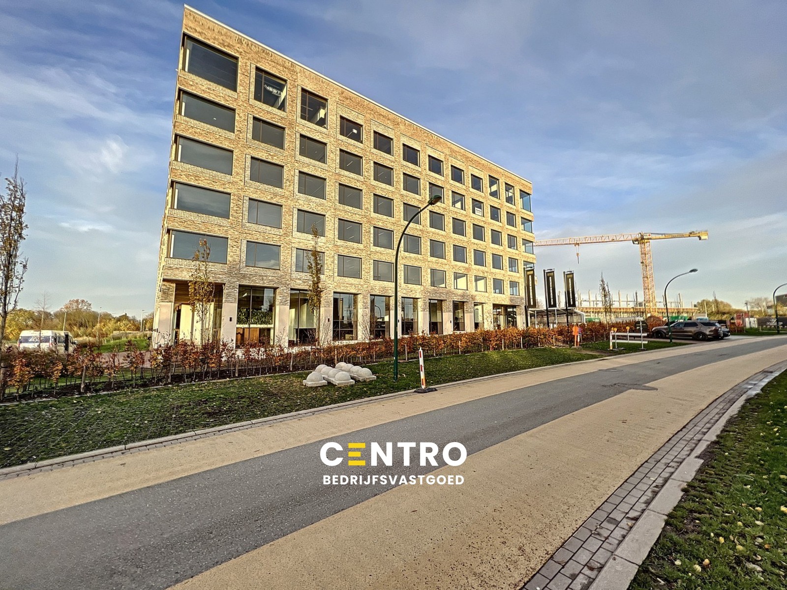 Prestigieuze en stijlvolle nieuwbouw kantoren te huur in KBP op AAA+ locatie in Kortrijk! - photo 1