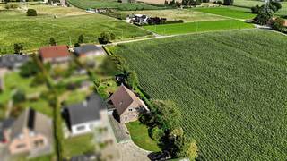 MAAK UW AFSPRAAK ONLINE VIA WWW.LISTINGS.BE. KIJKDAG 9 AUGUSTUS - RESERVATIE VERPLICHT.Deze polyvalente woning met bouwjaar 1985 bevindt zich in een...