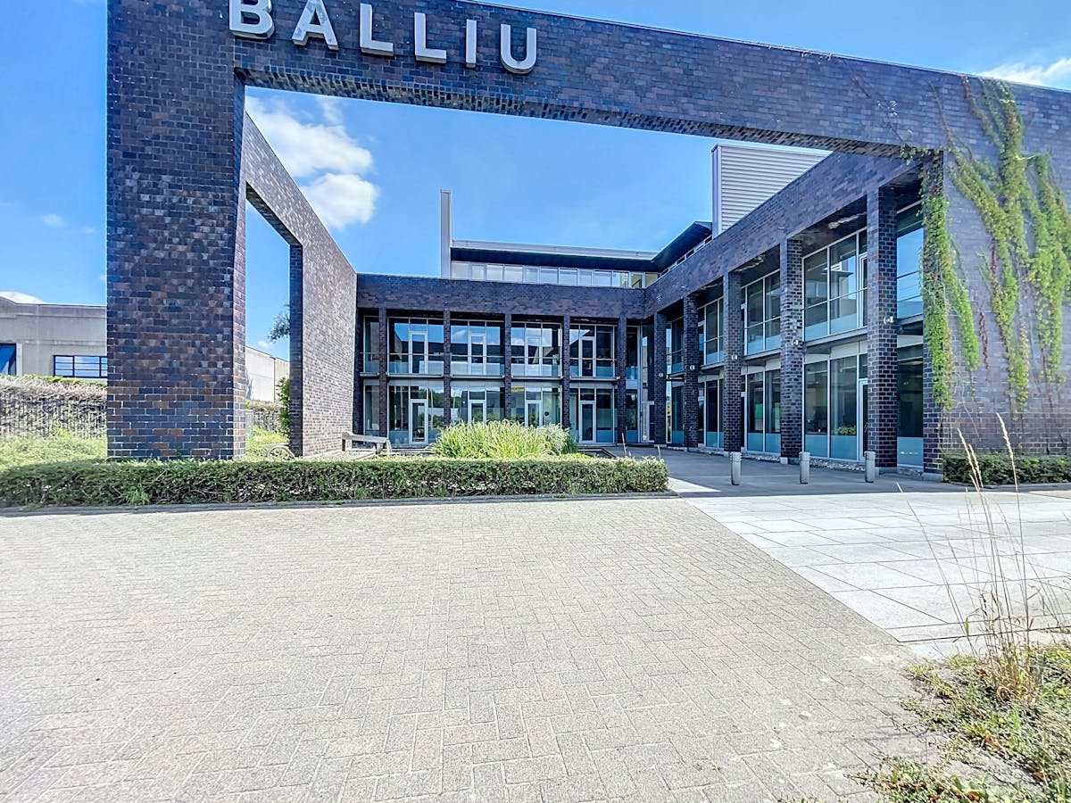 Lichtrijk kantoor (355 m²) te huur in Lokeren - foto 1