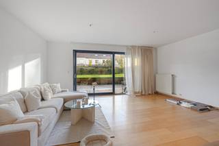 Are you looking for a ground floor apartment in a quiet neighborhood in Evere? Look no further, this ground floor apartment in a great location has everything you are looking for!<br /><br />Layout:<br />- Entrance hall<br />- Living room<br />- Kitchen<br />- Storage room<br />- Bathroom<br />- Separate toilet<br />- Bedroom<br /><br />Advantages:<br />- Large communal garden<br />- Large terrace<br />- Underground parking space included in the price<br />- Cellar/storage space included in the price<br />- The appartment is already rented out for now (perfect if you're looking for an investment)<br /><br />Are you curious about this apartment? To schedule a visit, please contact Mitch at mitch.goossens@albert.immo or on 0470/36 11 85.<br /><br />At Albert, you come home!