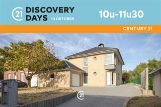 Dit pand neemt deel aan de CENTURY 21 Discovery Days op 10 oktober. Meer informatie via het kantoor. Op zoek naar een ruime, perfect onderhouden woning met een moderne uitstraling, veel lichtinval én een mooie tuin ? EPC B , asbestveilig ! Deze verzorgde villa biedt maar liefst 4 slaapkamers, ruime leefvertrekken, een grote gekoppelde garage en is gelegen op een prachtig perceel van 12a78ca. Via de ruime en lichtrijke inkomhal komt u in de aangename leefruimtes. De living van 41 m² staat rechtstreeks in verbinding met de volledig ingerichte keuken van 17 m². Dankzij de grote raampartijen en de rechtstreekse toegang vanuit zowel de living als de keuken geniet u volop van het zicht en de verbinding met de tuin. De gelijkvl verdieping omvat verder een praktische wasplaats, toilet en een ruime L-vormige garage, ideaal voor wagen, fietsen en extra bergruimte. Op de verdieping bevinden zich 4 volwaardige slaapkamers, een badkamer en een apart toilet. De nachthal biedt bovendien de mogelijkheid om een open bureauruimte te creëren, ideaal voor thuiswerk of als studeerplek. De geïsoleerde zolder zorgt voor extra, praktische stockageruimte. Deze villa is een uitstekende combinatie van ruimte, comfort, onderhoudsgemak en een aangename buitenomgeving. Kortom, deze woning biedt ruimte voor het hele gezin ! Er zijn ook Zonnepanelen met groenestroomcertificaten tot 2031. Station in de nabije omgeving, Lagere school en winkels op ca. 2 a 3 km, Goede verbinding naar Brussel, Halle, Edingen en Ninove. Een bezoek is zeker de moeite waard
