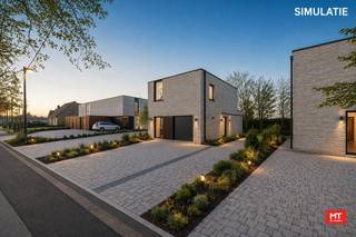 <strong>Nieuwbouwvilla op 1.101 m² te koop in Zonnebeke</strong><br /><br />De vastgoedontwikkelingsgroep C-nest bouwt momenteel aan twee moderne villa’s in Zonnebeke. <br /><br />* Afbeeldingen zijn een combinatie van lot 1 &amp; lot 2 *<br /><br />Lot 1 ziet er als volgt uit:<br />• Gelijkvloers: inkomhal met gastentoilet, lichtrijke woon- en eetkamer met zicht op de tuin en bureauhoek, open keuken met daarnaast een wasplaats/berging en inpandige garage. Mogelijkheid tot bijplaatsen van carport! <br />• 1ste verdieping: nachthal met toilet en bureauhoek, 3 ruime slaapkamers waarvan 1 met dressing, berging, badkamer met dubbele wastafel, douche en bad. <br /><br />De woning voldoet volledig aan de huidige normen (e-peil 30) en beschikt over: <br />• Vloerverwarming (lucht-water warmtepomp) op de gelijkvloers en badkamer<br />• Airco’s in de slaapkamers (warmen &amp; koelen)<br />• Regenwater 10.000 liter<br />• … <br /><br />Bekijk zeker ook de Youtube-video: https://youtube.com/shorts/KxNEXEnrQhM?feature=share<br /><br /><strong>Geniet nu nog van het verlaagd tarief van 6% BTW en bespaar hierdoor 54.000 euro!</strong><br /><br />Meer info? Contacteer Minthus 0470 43 78 21 of mail info@minthus.be 