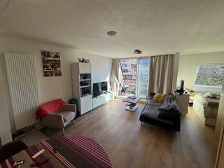 Immo Pické biedt U deze lichtrijke studio aan, gelegen op de vijfde verdieping van een gebouw met lift, in het hart van het complex “Les Venelles”...