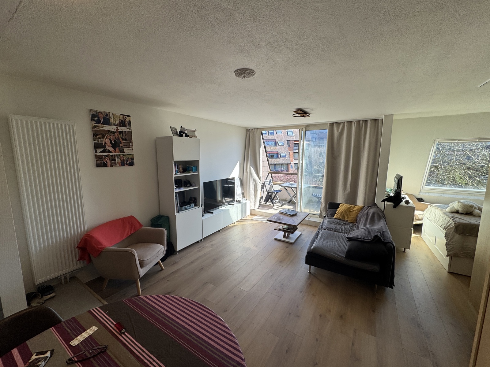 Lichtrijke studio met terras en parking in "Les Venelles" - foto 2