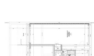 Goed gelegen handelsruimte met kitchenette, wc, terras en tuintje.Parking voor de deur. Airco. Mooie etalage.2 x ondergrondse staanplaatsen en...