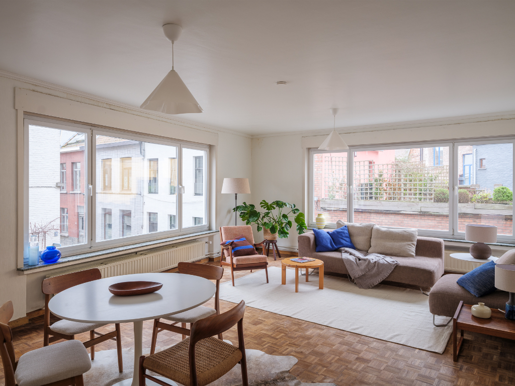 Lichtrijk 2-slpk hoekappartement nabij de Coupure in centrum Gent. - foto 2