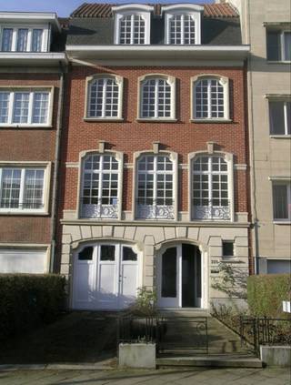 Elsene – In een rustige en residentiële wijk, vlakbij de Franklin Rooseveltlaan en het Ter Kamerenbos, in een groene omgeving dicht bij...