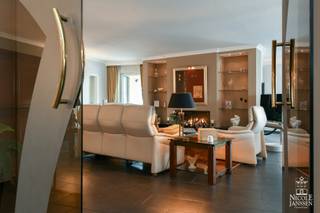 Dit prachtig instapklaar appartement van ca. 190m² heeft maar liefst twee mooie terrassen (ochtend- en avondzon) en een grote inpandige garage in...