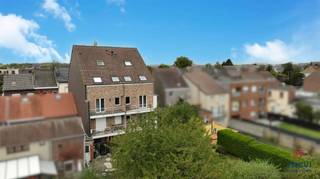 SOUS OPTION Tubize, à grande proximité de la gare et des commerces, bel appartement 2 chambres dans un petit immeuble bien tenu avec...