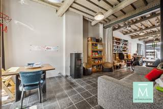 Opbrengsteigendom met 3 appartementen en een handelsgelijkvloers gelegen in het hartje van MechelenDit kleinschalig gebouw is gelegen op een Top...