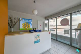 Centraal gelegen commerciële ruimte met een bruikbare oppervlakte van maar liefst ca. 107 m² (volgens EPC-attest), en is gelegen in het hartje...