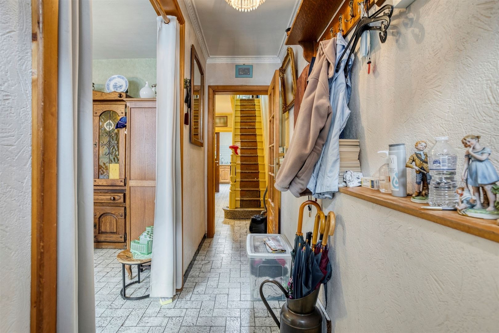 Te renoveren rijwoning met tuin - foto 3