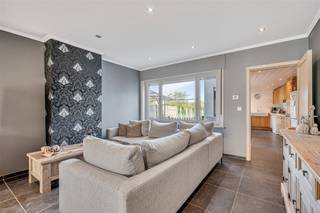 Deze charmante woning bevindt zich in de Merestraat 81 te Erpe-Mere, op korte afstand van de oprit E40 en het treinstation van Ede. Dankzij de...