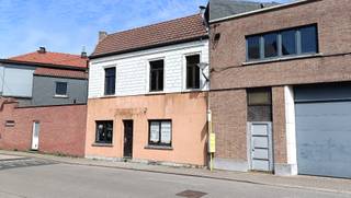 In het bruisend gedeelte van Grimde aan de kerk is dit horecagelegenheid of andere commerciële activiteiten perfect gelegen. Dit pand is klaar om...