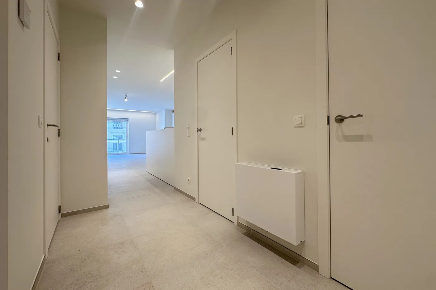 Ruim gerenoveerd appartement met terras en 3 slaapkamers - foto 2